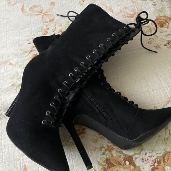 Black lace booties - Picture 2 of 2